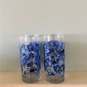 Royal Norfolk brand Blue Floral pattern 16 oz glass tumblers. Set of 2